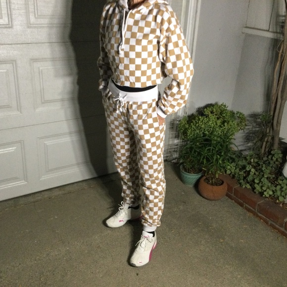 Forever 21 checkered Long Sleeve Crop Hoodie with matching Sweat Pants - Picture 13 of 13